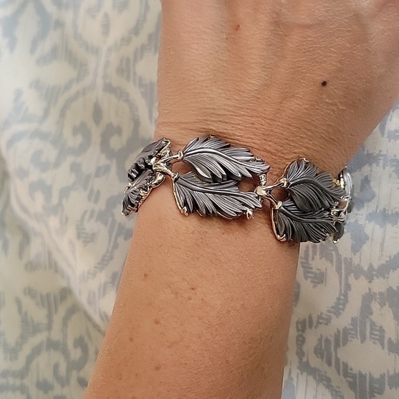 Vintage Silvertone and Grey Thermoset Leaf Bracelet and Clip on earring … - Picture 3 of 5